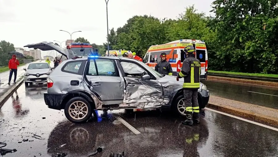 L'incidente sul cavalcavia Kennedy a Brescia