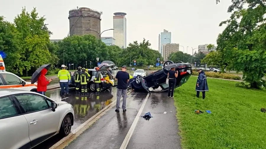 L'incidente sul cavalcavia Kennedy a Brescia