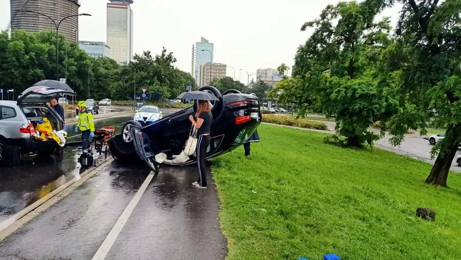 L'incidente sul cavalcavia Kennedy a Brescia