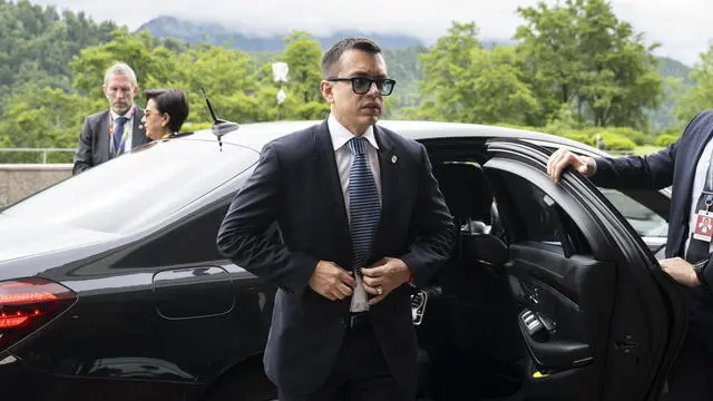 epa11411657 Ecuador's President Daniel Noboa arrives to attend the Summit on Peace in Ukraine, in Stansstad near Lucerne, Switzerland, 15 June 2024. International heads of state gather on 15 and 16 June at the Buergenstock Resort in central Switzerland for the two-day Summit on Peace in Ukraine. EPA/URS FLUEELER / POOL EDITORIAL USE ONLY