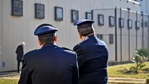 Agenti della Polizia penitenziaria - Foto Ansa © www.giornaledibrescia.it