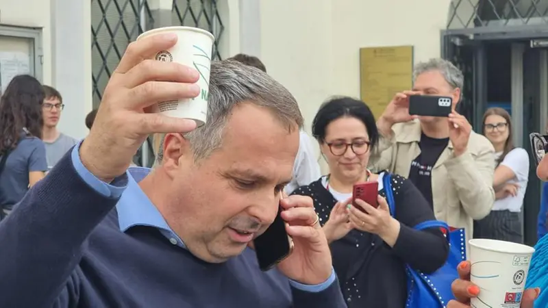 Festeggiamenti a Chiari per il nuovo sindaco Gabriele Zotti