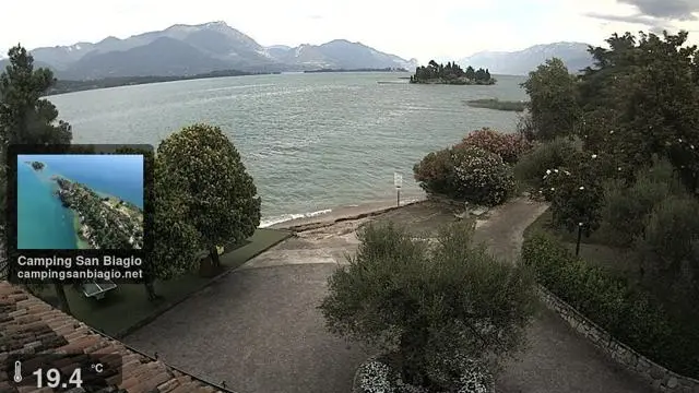 Una veduta del lago dalla webcam del Camping San Biagio a Manerba