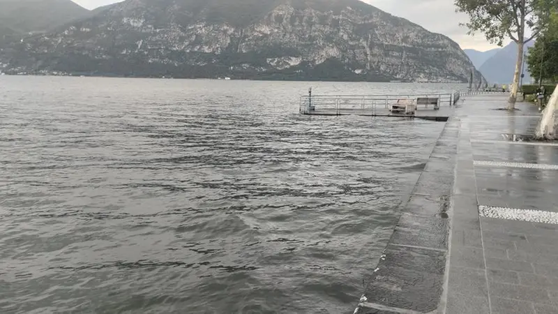 Il lago d'Iseo è appena sotto il limite - © www.giornaledibrescia.it