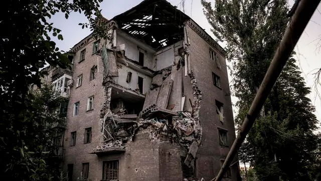 epa11436457 A handout photo made available by the Ukrainian Army shows a residential building damaged by shelling in the city of Chasiv Yar, Ukraine, 25 June 2024 amid the Russian invasion. Russian troops entered Ukrainian territory on 24 February 2022, starting a conflict that has provoked destruction and a humanitarian crisis. EPA/UKRAINIAN ARMY / OLEG PETRASIUK / HANDOUT HANDOUT EDITORIAL USE ONLY/NO SALES HANDOUT EDITORIAL USE ONLY/NO SALES