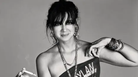 La foto scattata a Cat Power da Richard Avedon nel 2003 - Avedon Foundation Instagram © www.giornaledibrescia.it