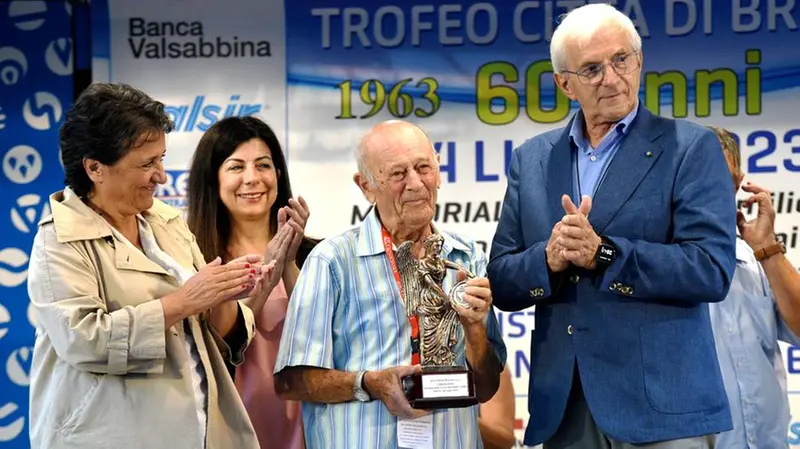 Franco Bedulli premiato nel 2023 sul palco del Città di Brescia © www.giornaledibrescia.it