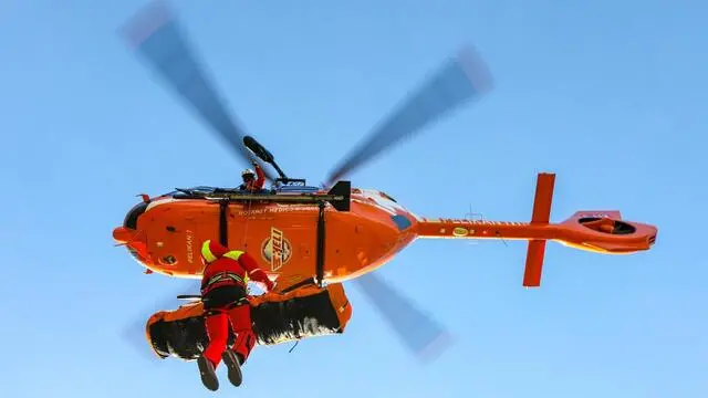 Bolzano - Interventi dell'elicottero di soccorso Pelikan 1 della croce bianca.