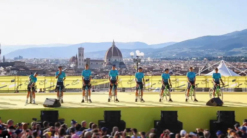 A Firenze la presentazione del team Astana di cui fa parte Michele Gazzoli - Foto tratta da Instagram