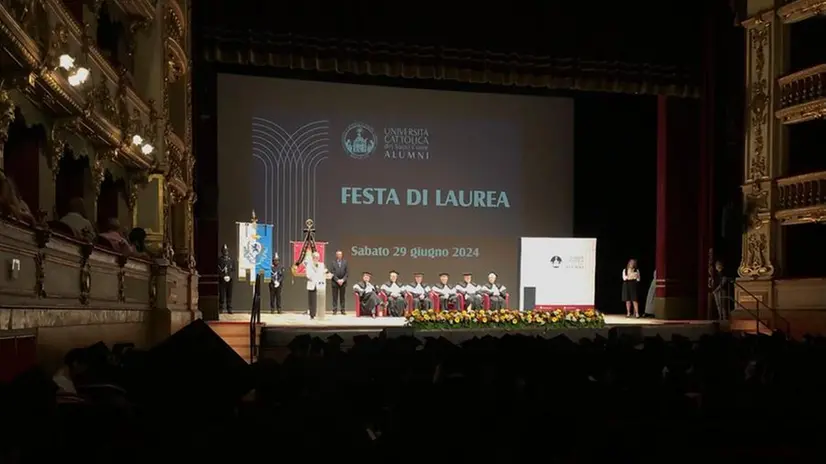 Al teatro di grande la «Festa di laurea» di 300 studenti della Cattolica