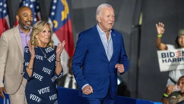 epa11443766 US President Joe Biden (C) and First Lady Dr. Jill Biden (2-L) enter the stage during a campaign event at the Jim Graham Building at the North Carolina State Fairgrounds in Raleigh, North Carolina, USA, 28 June 2024. EPA/STAN GILLILAND