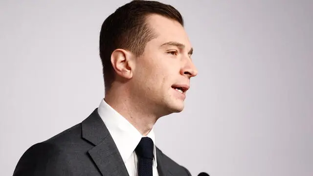 epa11434098 Leader of the French extreme right party Rassemblement National (RN, National Front) Jordan Bardella holds a press conference ahead of legislative elections, Paris, France, 24 June 2024. The RN received the highest score in France (31.5 percent) in the recent European elections and is now calling for a government of national unity if it wins the snap elections called by French President Macron. Bardella laid out the party's claim that it is ready to govern the country. EPA/MOHAMMED BADRA
