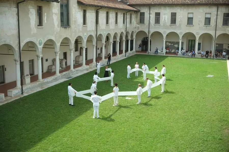 «Vittoria alata e Nike senza ali» nel Chiostro Rinascimentale del Museo di Santa Giulia