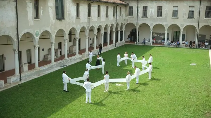 «Vittoria alata e Nike senza ali» nel Chiostro Rinascimentale del Museo di Santa Giulia