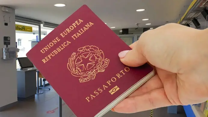 Un passaporto italiano - © www.giornaledibrescia.it