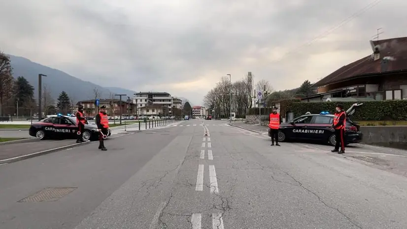 Il servizio di controllo straordinario del territorio effettuato dai carabinieri di Breno - © www.giornaledibrescia.it