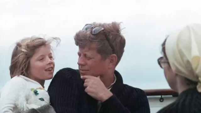 epa03949082 (59/89) (FILE) A file picture dated 25 August 1963 shows US President John F. Kennedy with US First Lady Jacqueline Kennedy and daughter Caroline aboard the 'Honey Fitz' off Hyannis Port, Massachusetts, Massachusetts, USA. 22 November 2013 marks the 50th anniversary of John F. Kennedy assassination on 22 November 1963 at Dealey Plaza in Dallas, Texas, USA. Lee Harvey Oswald was accused of the shooting and was later killed himself on 24 November 1963 by a gunshot by Jack Ruby. EPA/CECIL STOUGHTON/WHITE HOUSE/HANDOUT EDITORIAL USE ONLY/NO SALES