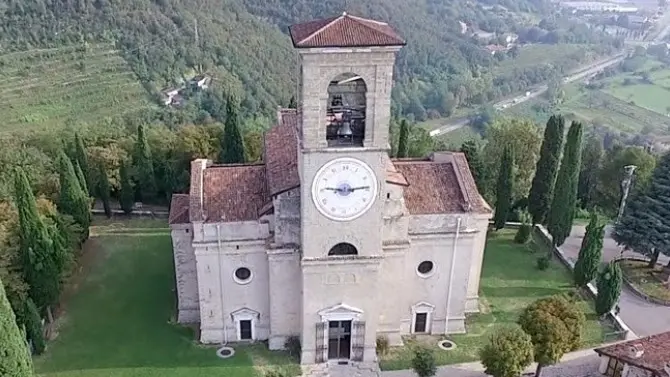 Una veduta aerea della Madonna della Stella di Gussago