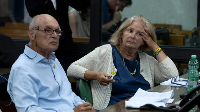 Il papà Claudio e la mamma Paola di Giulio Regeni, all’interno dell’aula del tribunale di piazzale Clodio durante il processo. Roma, 3 luglio 2024 ANSA/MASSIMO PERCOSSI