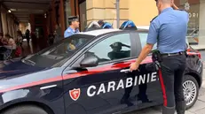 L'uomo ha cercato anche di colpire uno dei militari