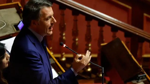 epa11439572 Italian senator and former prime minister Matteo Renzi delivers a speech during a government report to the Senate ahead of the EU summit, in Rome, Italy, 26 June 2024. The next European Council takes place in Brussels on 27 and 28 June, with EU leaders deciding the key appointments for the next institutional cycle. EPA/FABIO FRUSTACI