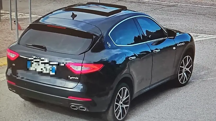 La Maserati Levante intestata a Giacomo Bozzoli passata tra le 5:51 e le 6.03 da tre lettori di targa tra Manerba e Desenzano - © www.giornaledibrescia.it