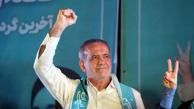epa11455987 Iranian presidential reformist candidate Masoud Pezeshkian greets the crowd during an election campaign in Tehran, Iran, 03 July 2024. Seed Jalili and Masoud Pezeshkian will face each other in the second round of the presidential election on 05 July 2024. EPA/STR