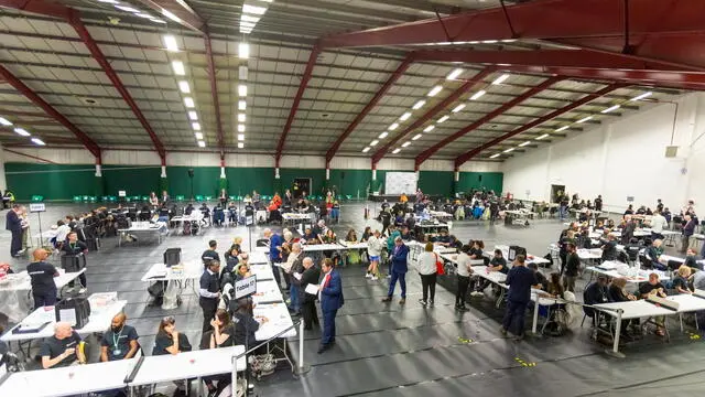 epa11457988 Electoral votes being counted at the election count in Islington, London, Britain, 04 July 2024. Britons went to the polls on 04 July 2024 to elect new members of Parliament following the call by Britain's Prime Minister Sunak for a snap election. EPA/JON ROWLEY