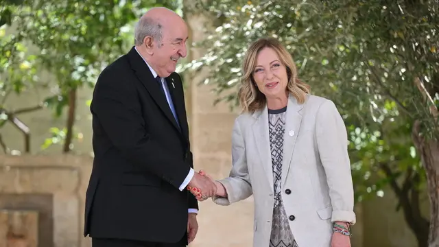 La premier italiana Giorgia Meloni con Tebboune al G7 di Borgo Egnazia - Foto Epa/Ettore Ferrari © www.giornaledibrescia.it