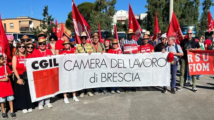 Lavoratori e pensionati bresciani in piazza a Latina contro il caporalato