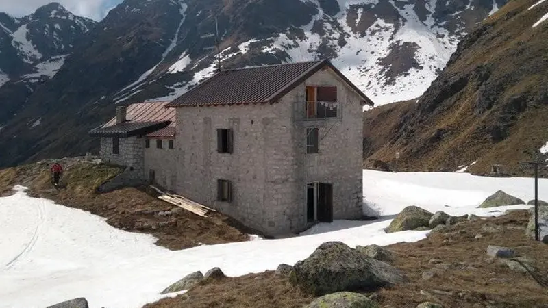 Il rifugio Tonolini a 2.467 metri di quota - © www.giornaledibrescia.it