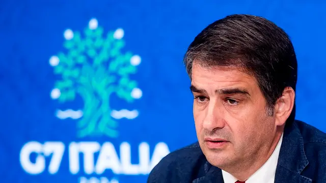 Il ministro degli Affari Europei, Politiche di Coesione e Pnrr Raffaele Fitto durante la conferenza stampa sullo stato di attuazione del Pnrr presso la sala stampa di Palazzo Chigi, Roma, 02 luglio 2024. ANSA/ANGELO CARCONI