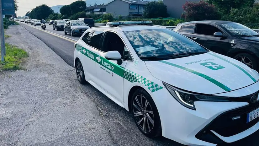 Il lettore targhe è presente su ogni automobile di servizio della Polizia locale di Rezzato © www.giornaledibrescia.it