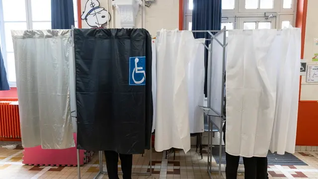 epa11465037 People fill their ballots inside booths during the second round of French parliamentary elections at a polling station in the 18th District in Paris, France, 07 July 2024. After the first round of the legislative elections, in which the far-right party National Rally (RN) made significant gains, France is voting again in the second round on 07 July. The results are expected around 20h00 local time. EPA/ANDRE PAIN