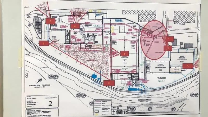 La mappa della fonderia di Marcheno usata al processo - Foto Gabriele Strada/Neg © www.giornaledibrescia.it