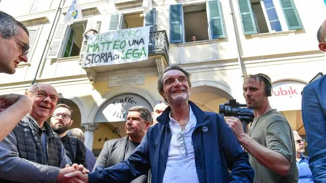 VARESE FESTA PER I 40 ANNI DELLA LEGA SALVINI PREMIER SOTTO LA SEDE DI PIAZZA PODESTA’ CON VARI BIG DEL PARTITO NELLA FOTO FONTANA