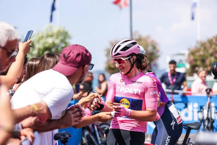 Giro d'Italia Women, la partenza della seconda tappa da Sirmione