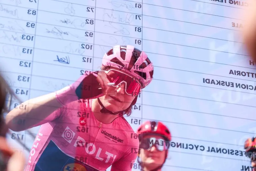 Giro d'Italia Women, la partenza della seconda tappa da Sirmione