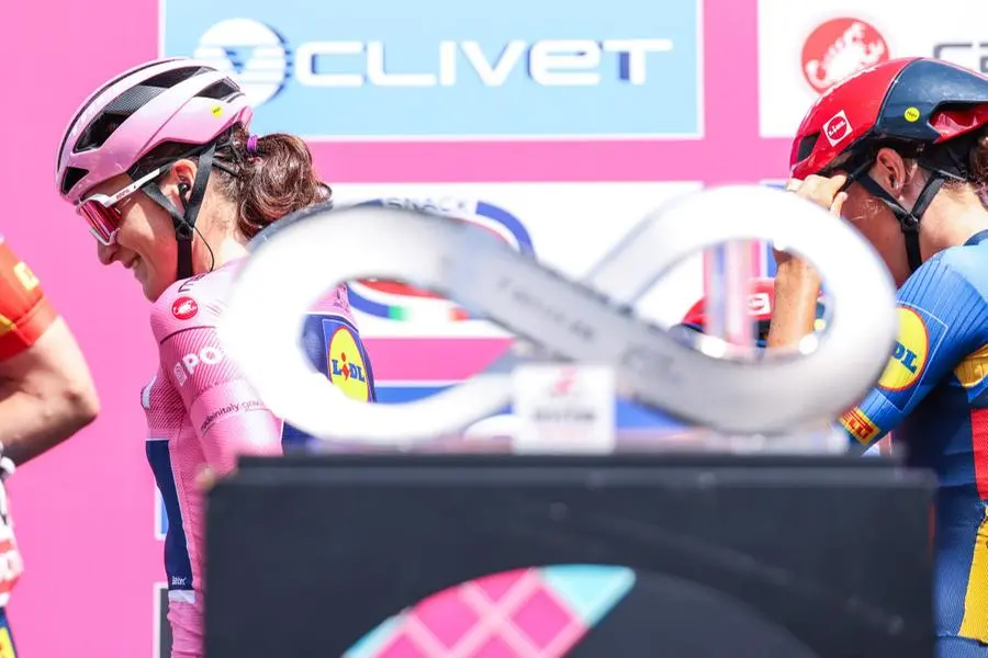Giro d'Italia Women, la partenza della seconda tappa da Sirmione