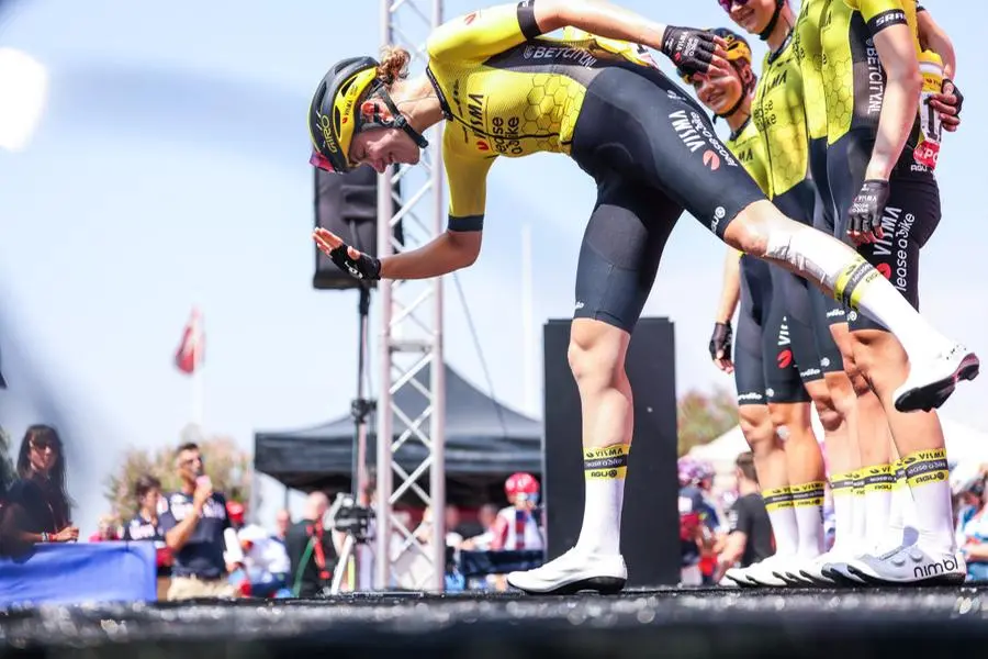 Giro d'Italia Women, la partenza della seconda tappa da Sirmione