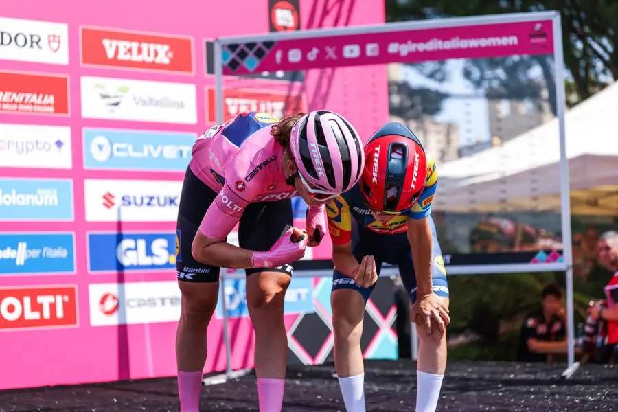 Giro d'Italia Women, la partenza della seconda tappa da Sirmione