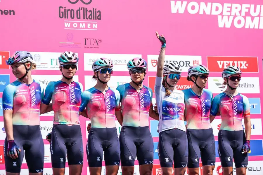 Giro d'Italia Women, la partenza della seconda tappa da Sirmione