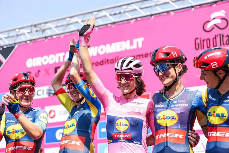 Giro d'Italia Women, la partenza della seconda tappa da Sirmione