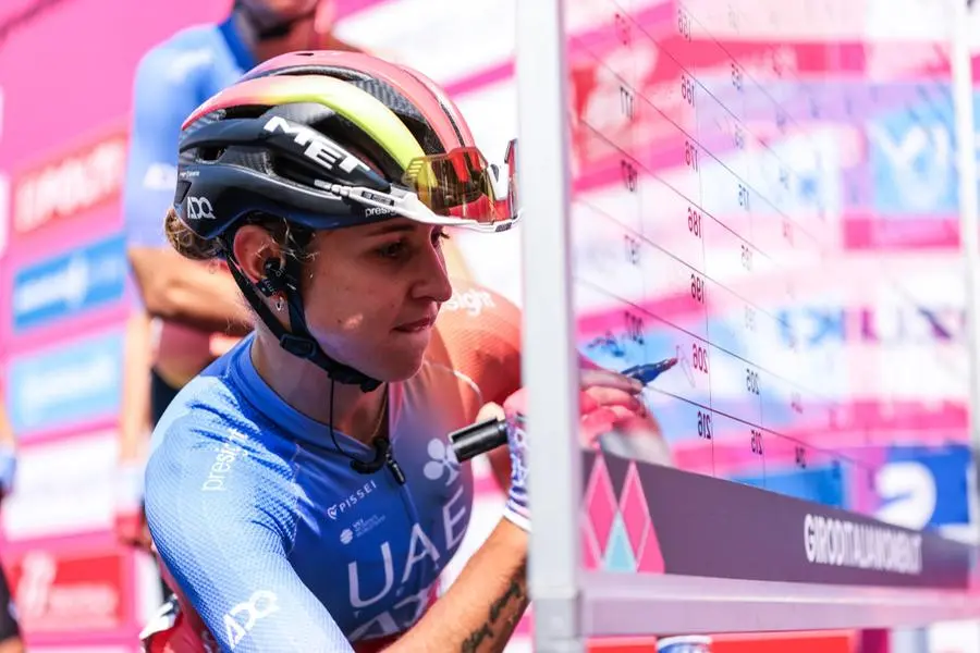 Giro d'Italia Women, la partenza della seconda tappa da Sirmione