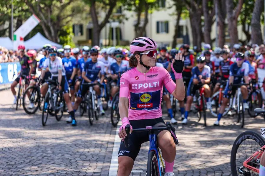 Giro d'Italia Women, la partenza della seconda tappa da Sirmione