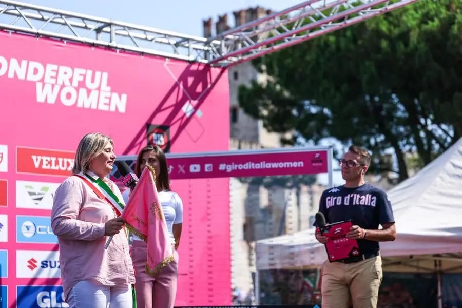 Giro d'Italia Women, la partenza della seconda tappa da Sirmione