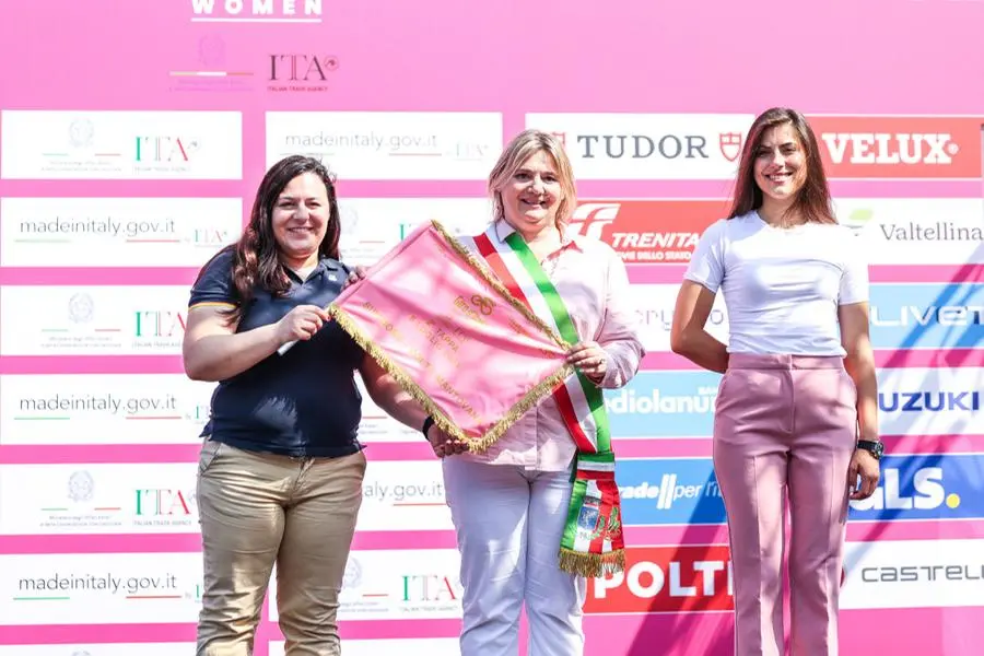 Giro d'Italia Women, la partenza della seconda tappa da Sirmione