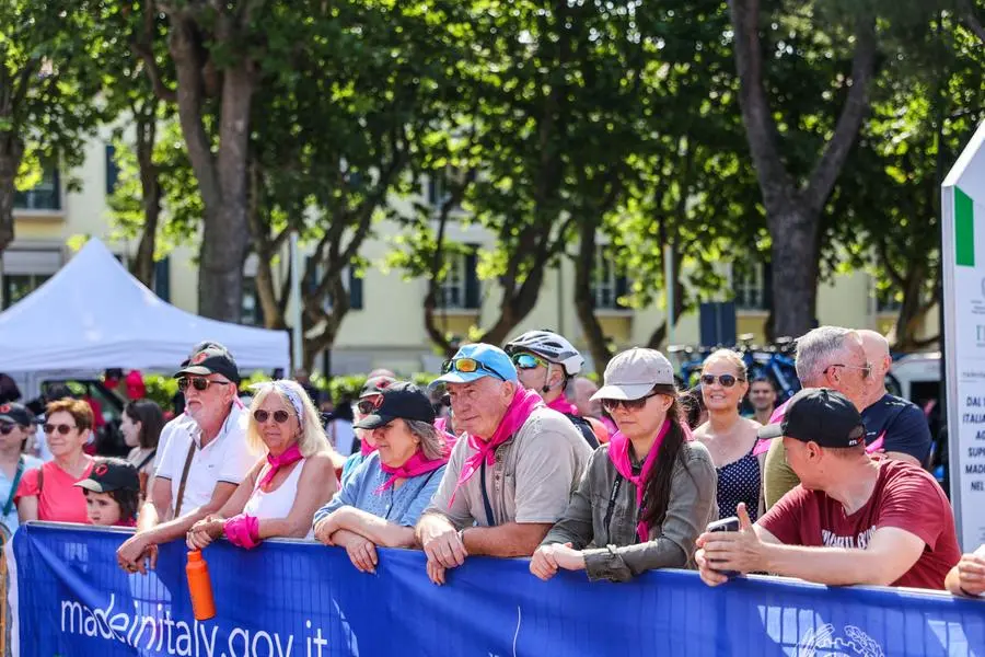 Giro d'Italia Women, la partenza della seconda tappa da Sirmione