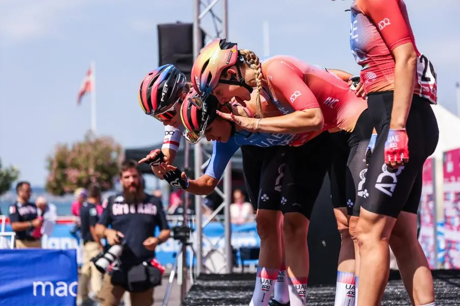 Giro d'Italia Women, la partenza della seconda tappa da Sirmione