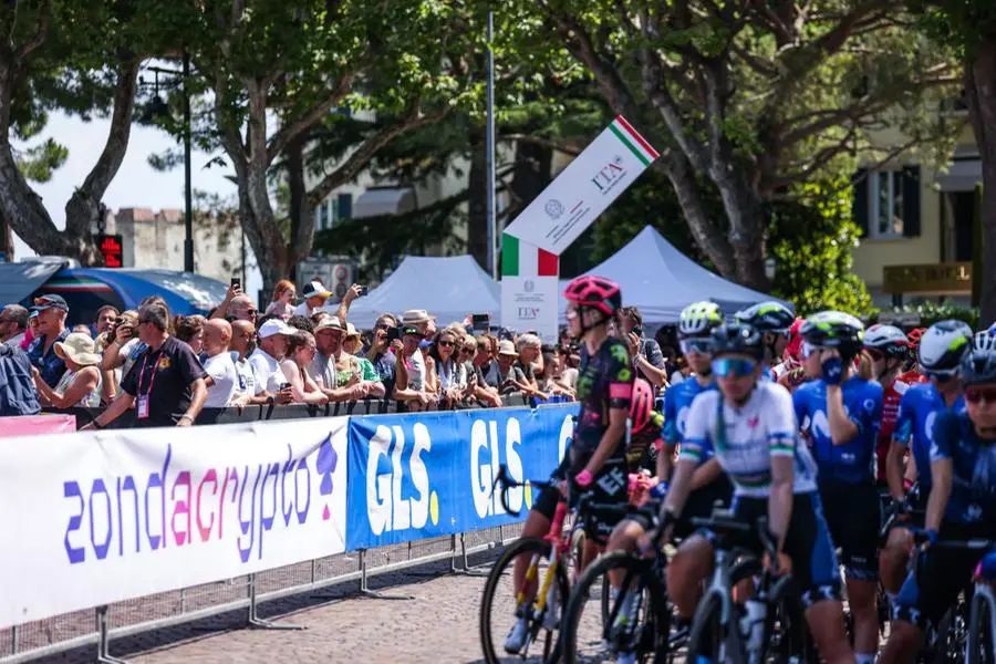 Giro d'Italia Women, la partenza della seconda tappa da Sirmione